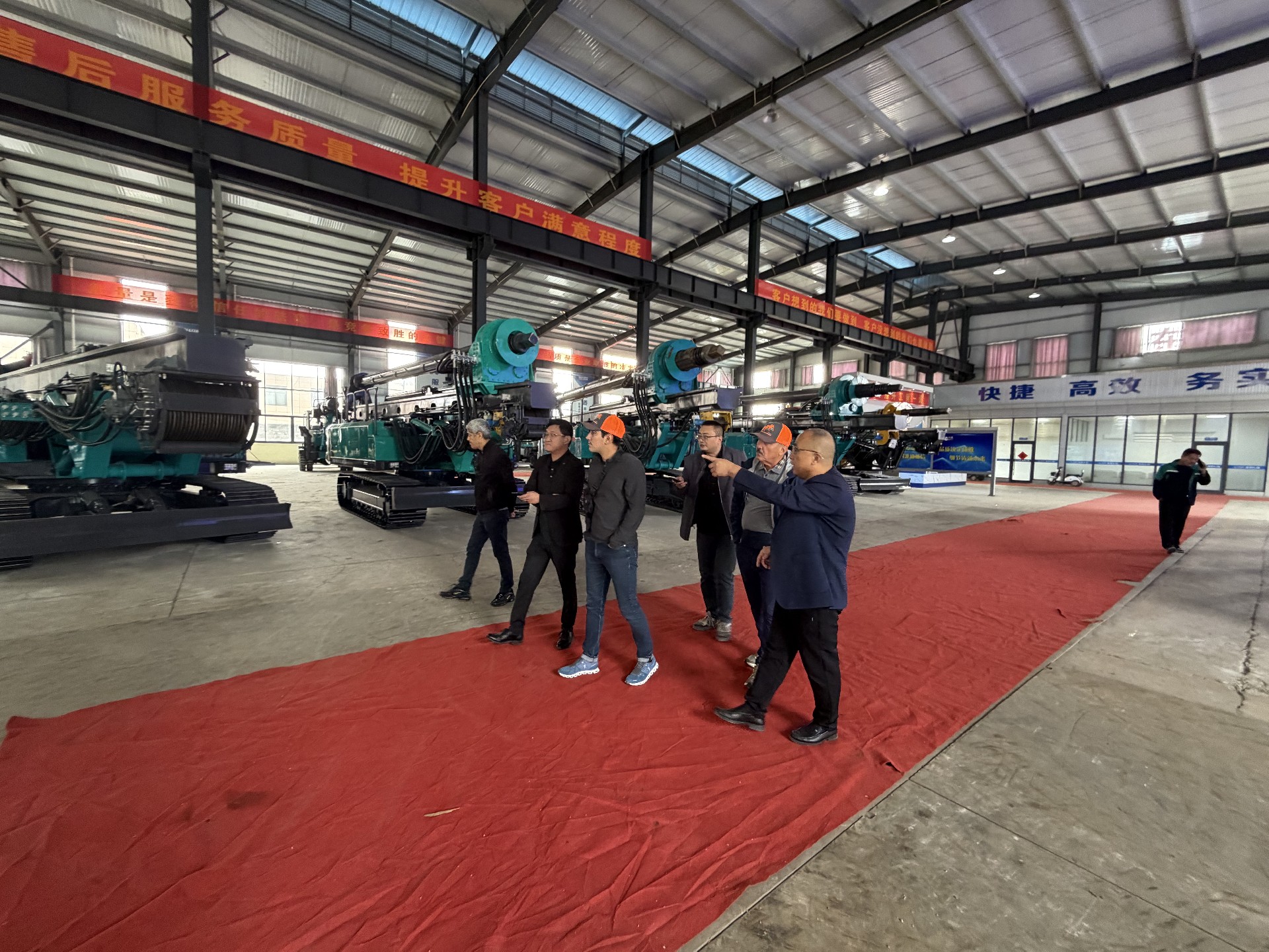 跨越山海，共探智造！外国客户亲临山东力强机械，解锁旋挖钻机硬核实力